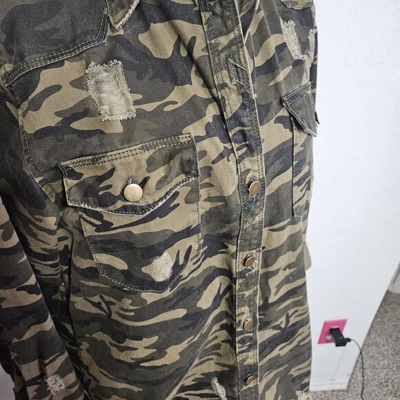 American Bazi Women's Denim Camo Shacket/Jacket Distressed Button-up - Picture 4 of 10